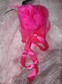 R051  Ringkissen pink mit Federblume
