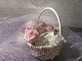 R026 Ringkissen Körbchen rosa Rosen mit Federn